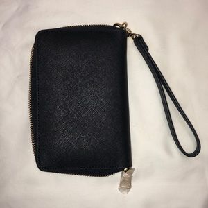 Tory Burch Bags - Tory Burch small leather wallet/clutch Tory Burch Bags - Tory Burch small leather wallet/clutch